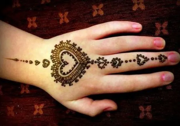 Simple mehndi designs for kids back hand