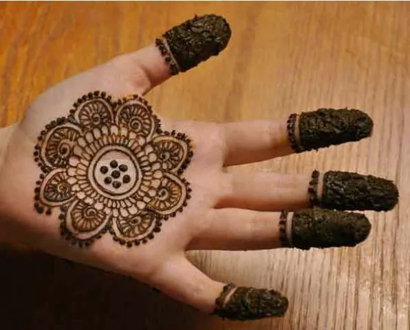 Simple mehndi designs for kids front hand