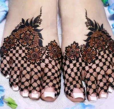 Some Simple and Easy to Apply Mehndi Designs for your Foot