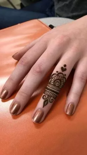 Ring Finger Mehndi Design (One finger mehndi design back hand)