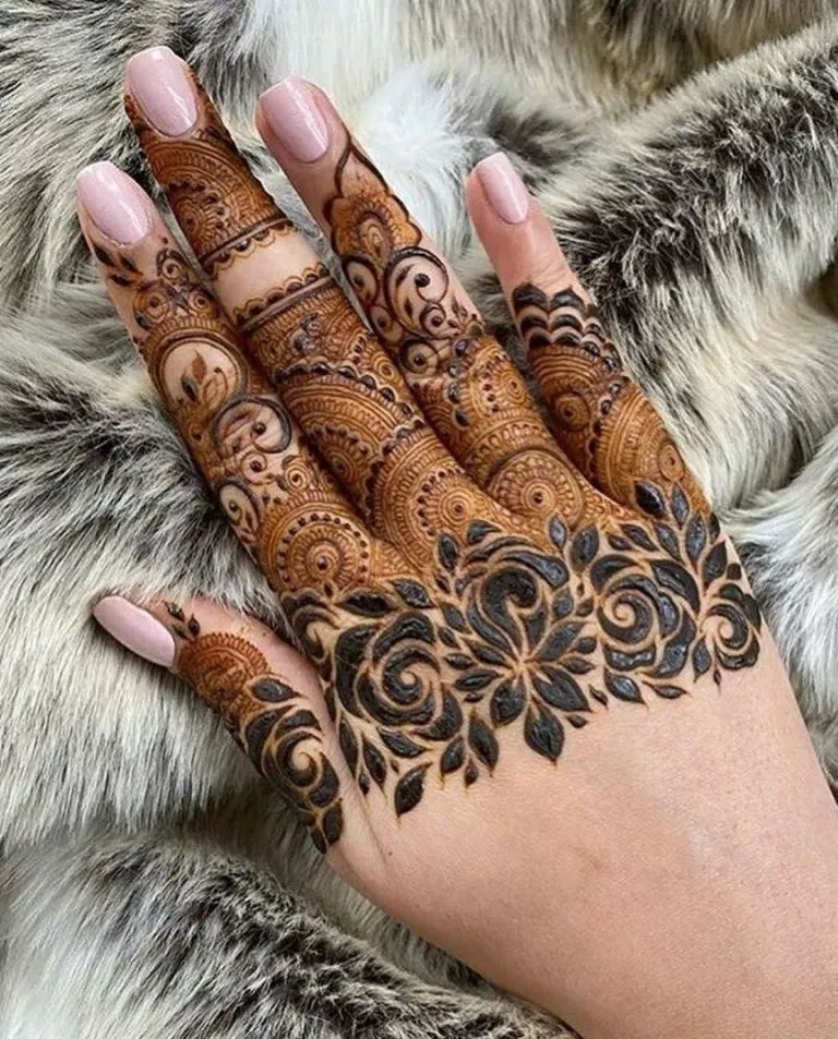 finger mehndi design