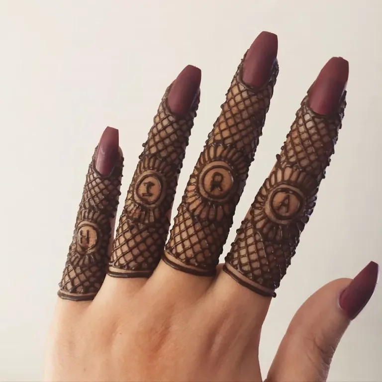 Finger Mehndi Design with name - Simple and Easy pattern design