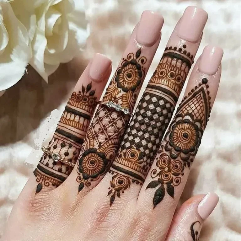Beautiful mehndi finger design
