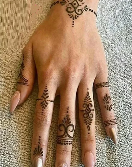 Beautiful mehndi finger design