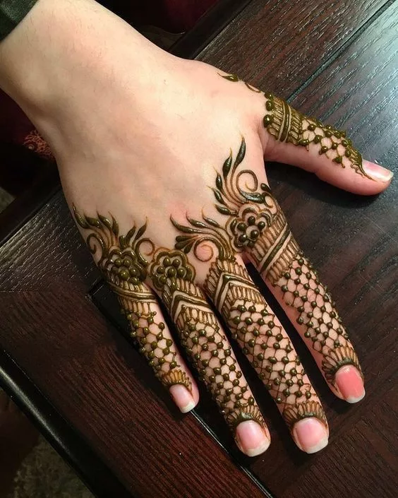 Beautiful mehndi finger design